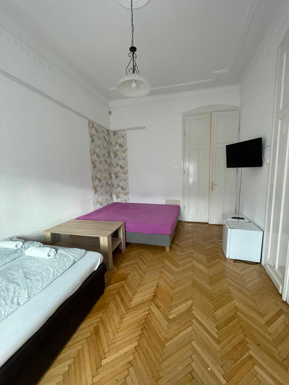 White Pearl Rooms Near Gozsdu Budapest Bagian luar foto