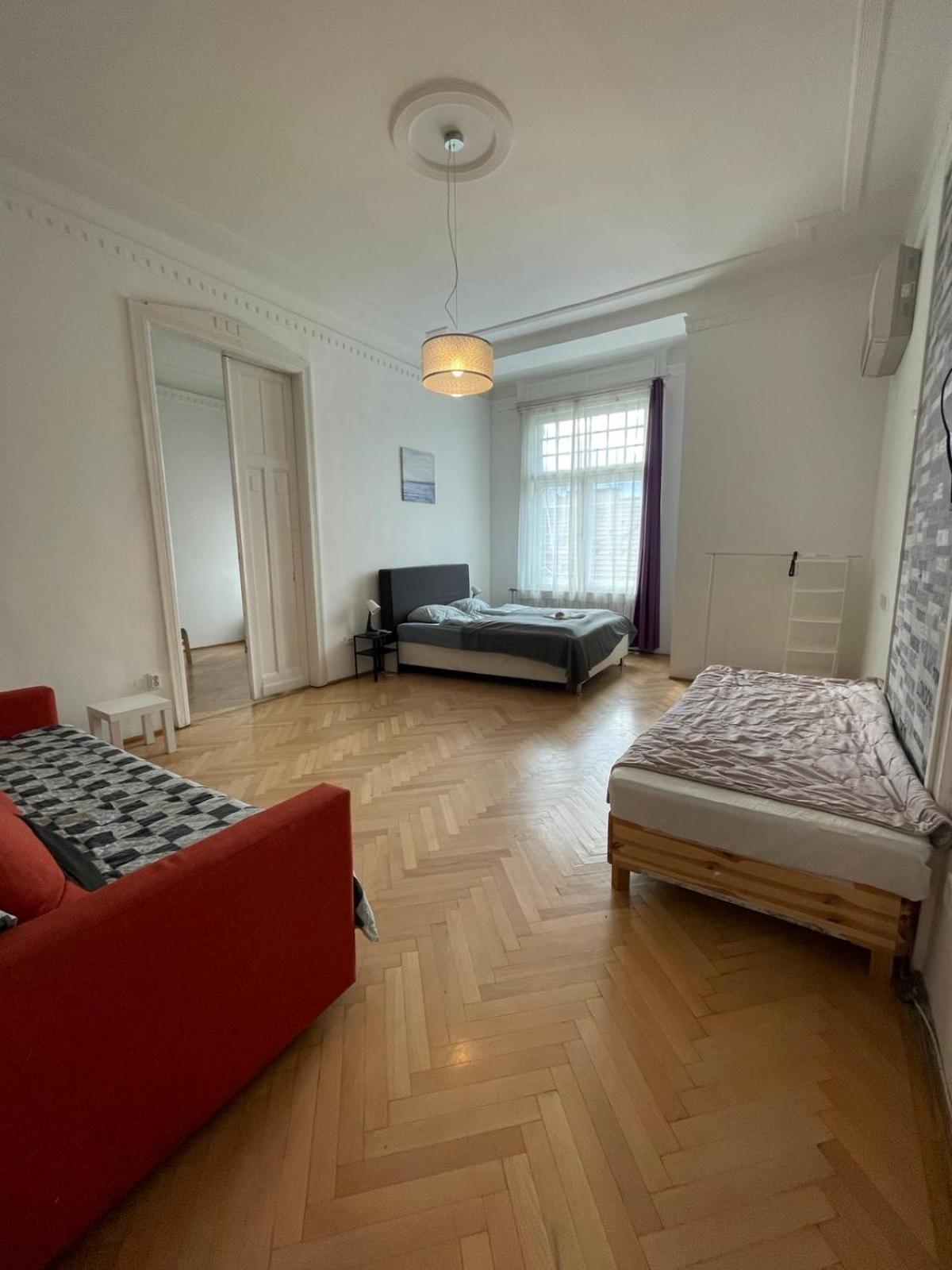 White Pearl Rooms Near Gozsdu Budapest Bagian luar foto