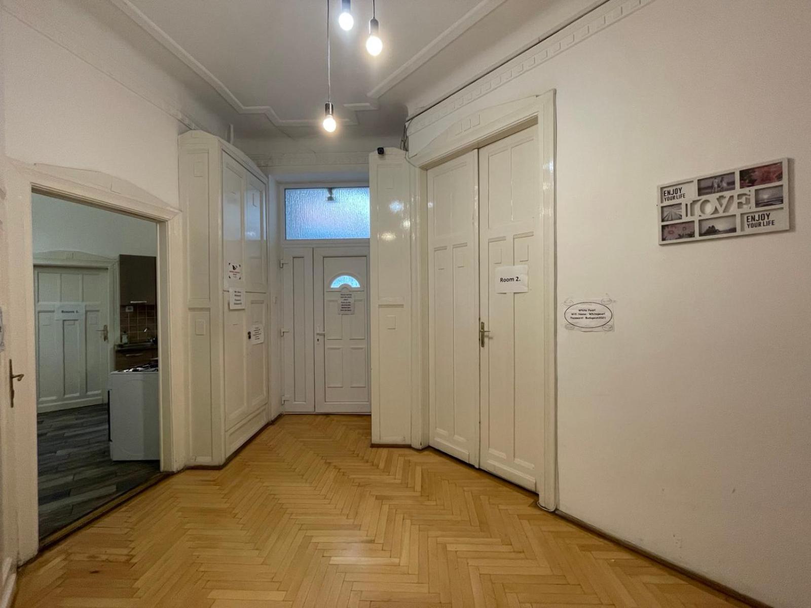 White Pearl Rooms Near Gozsdu Budapest Bagian luar foto